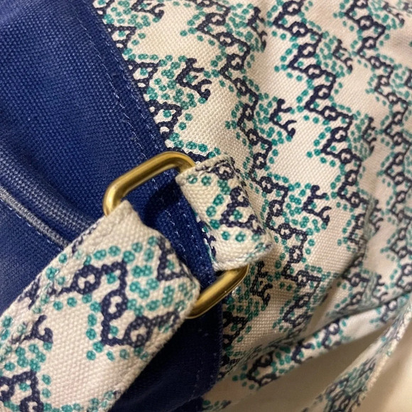 Vineyard Vines Blue and White Patterned Backpack - Picture 12 of 16